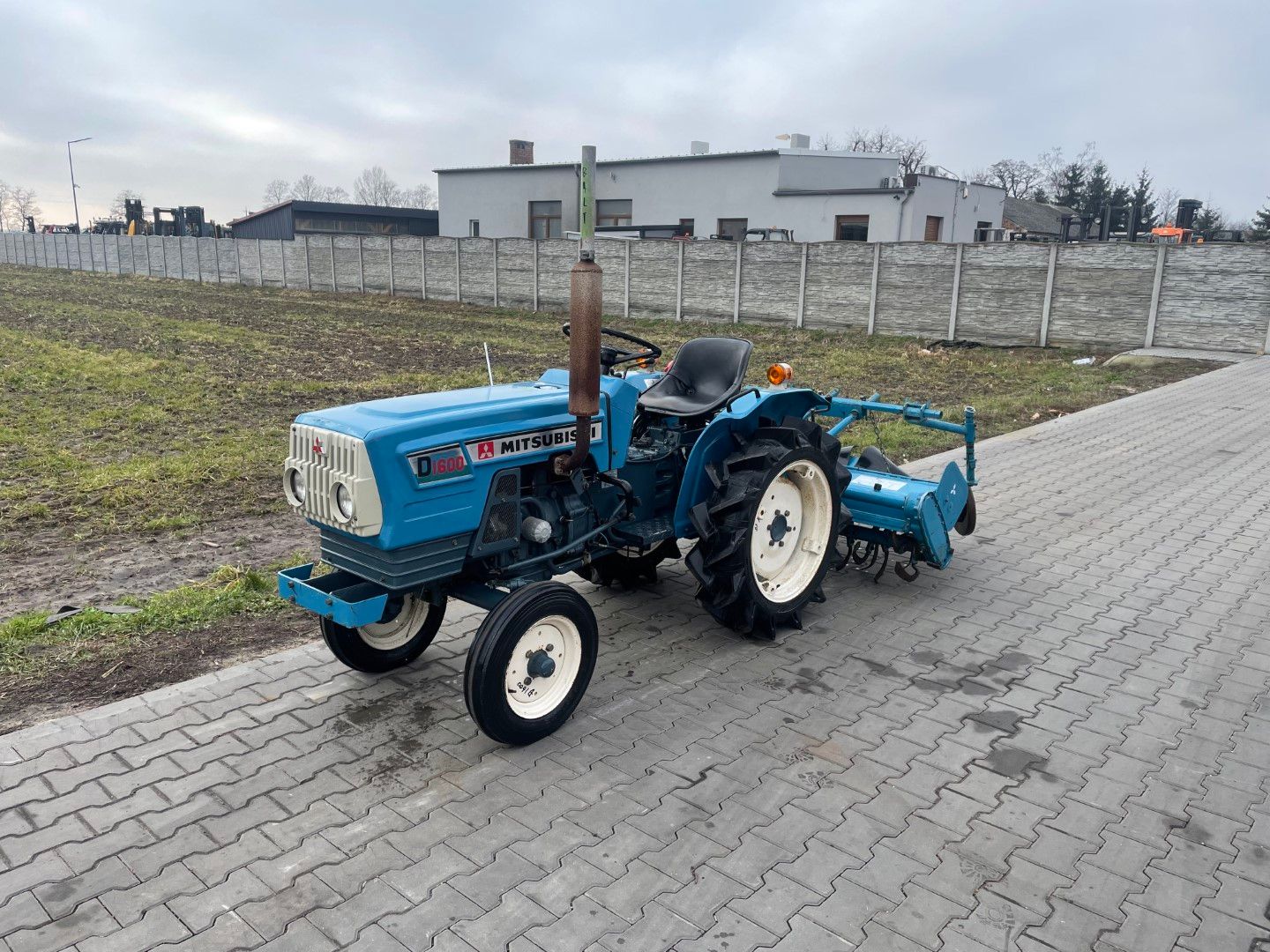 Mitsubishi D1600