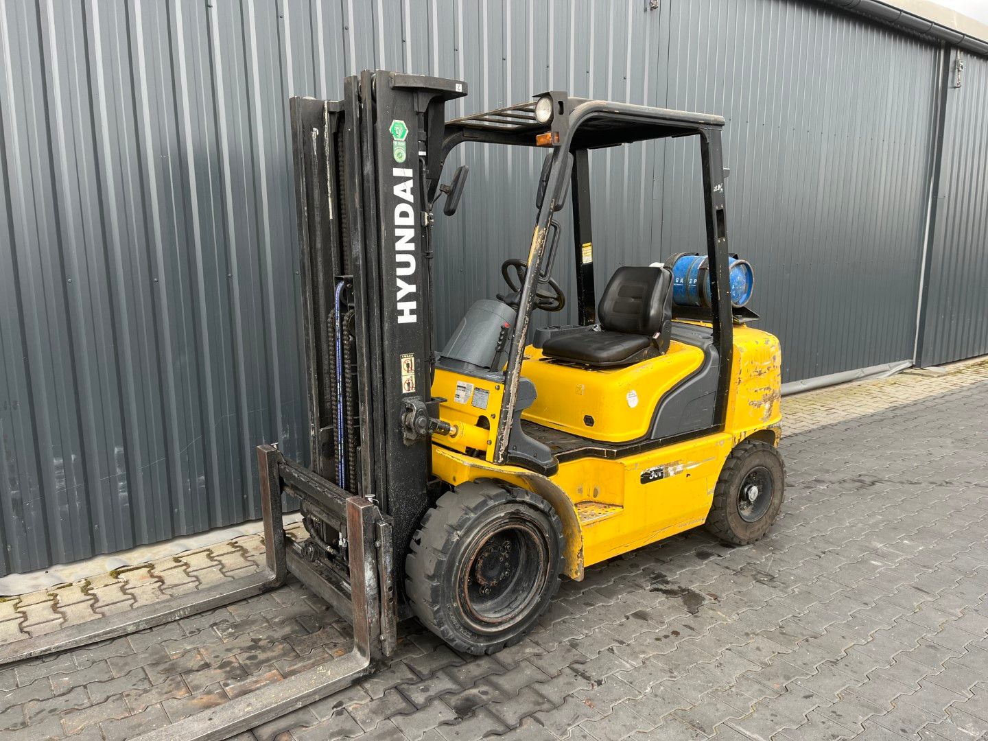 Hyundai 30L-7