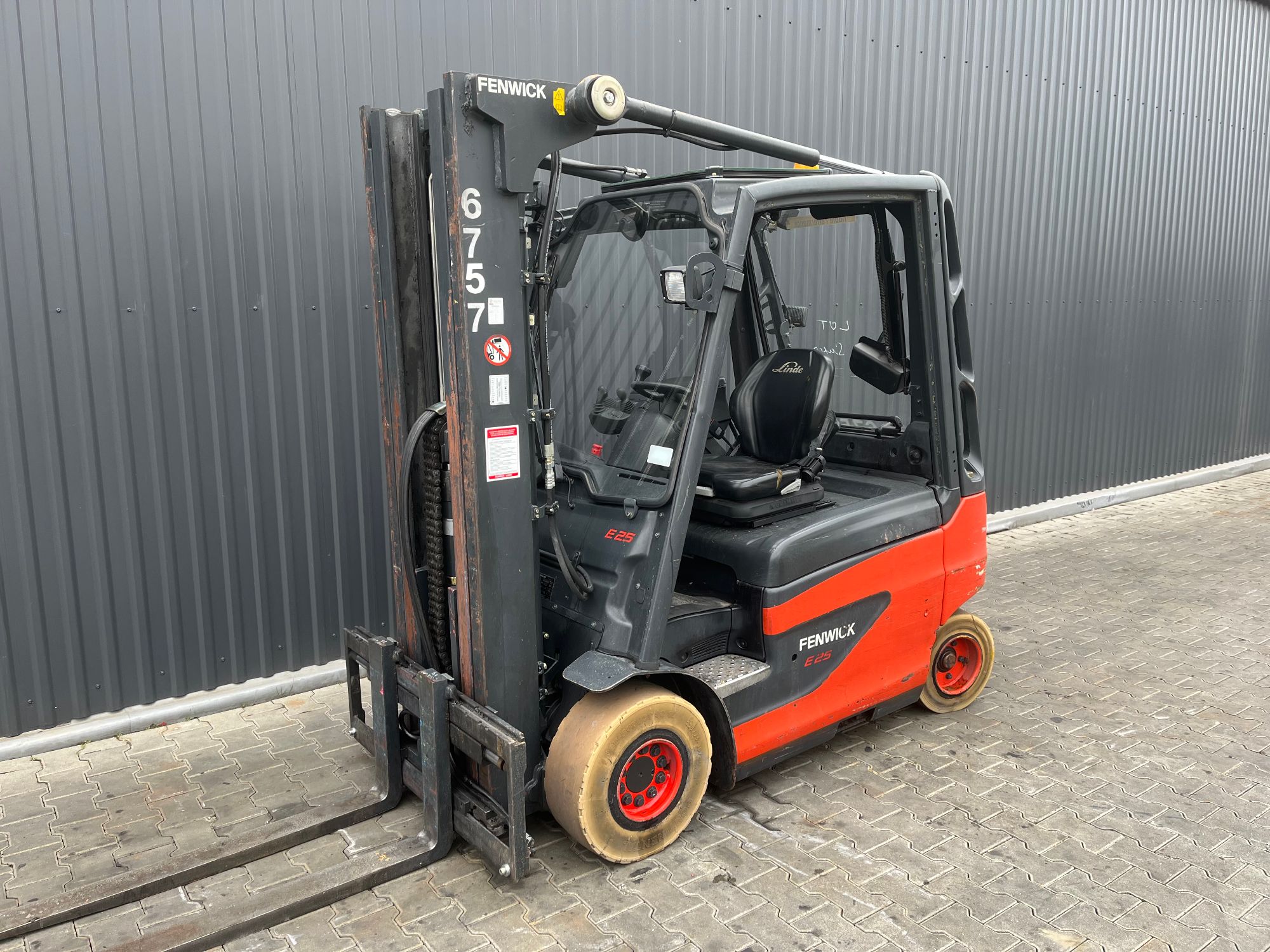 Linde E25-01