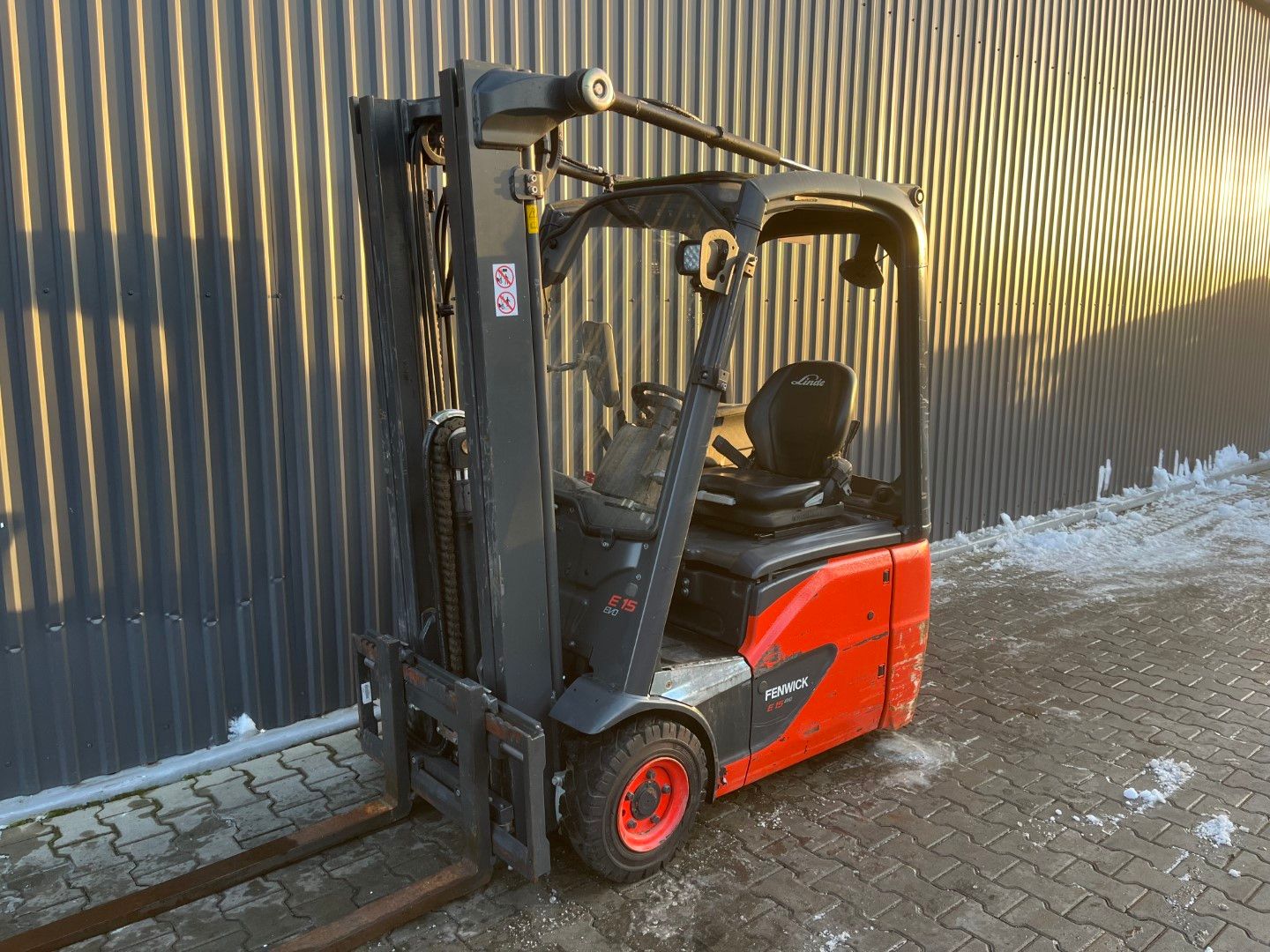 Linde E15-02