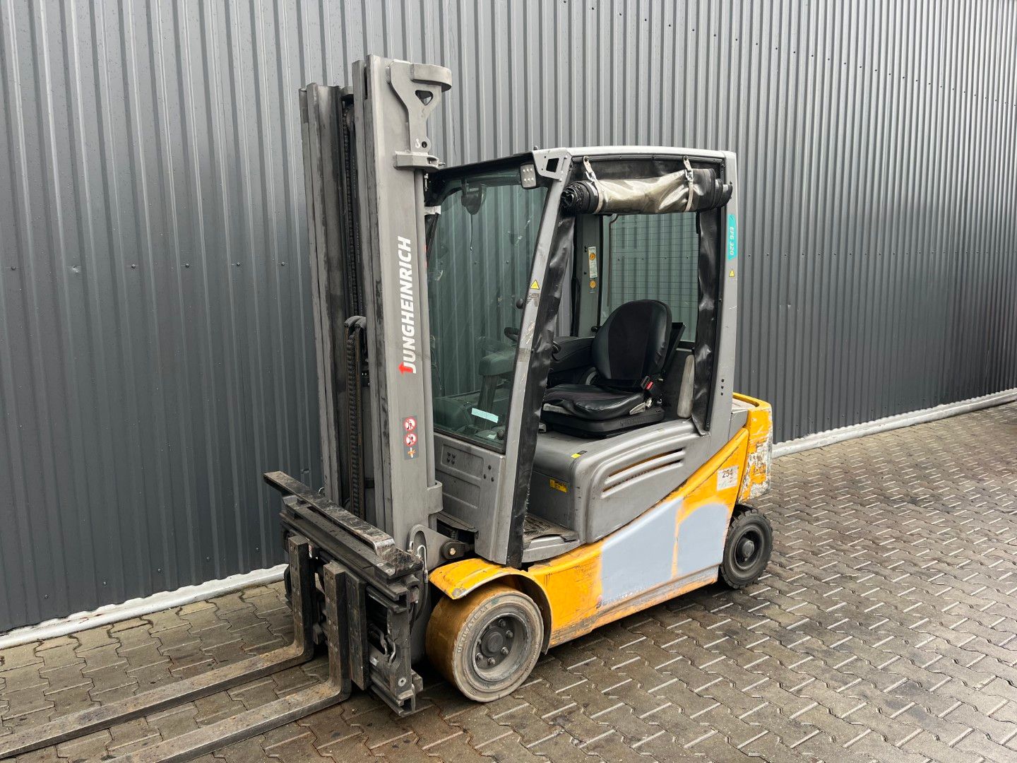 Jungheinrich EFG320