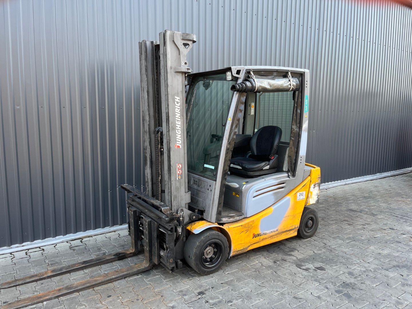 Jungheinrich EFG320