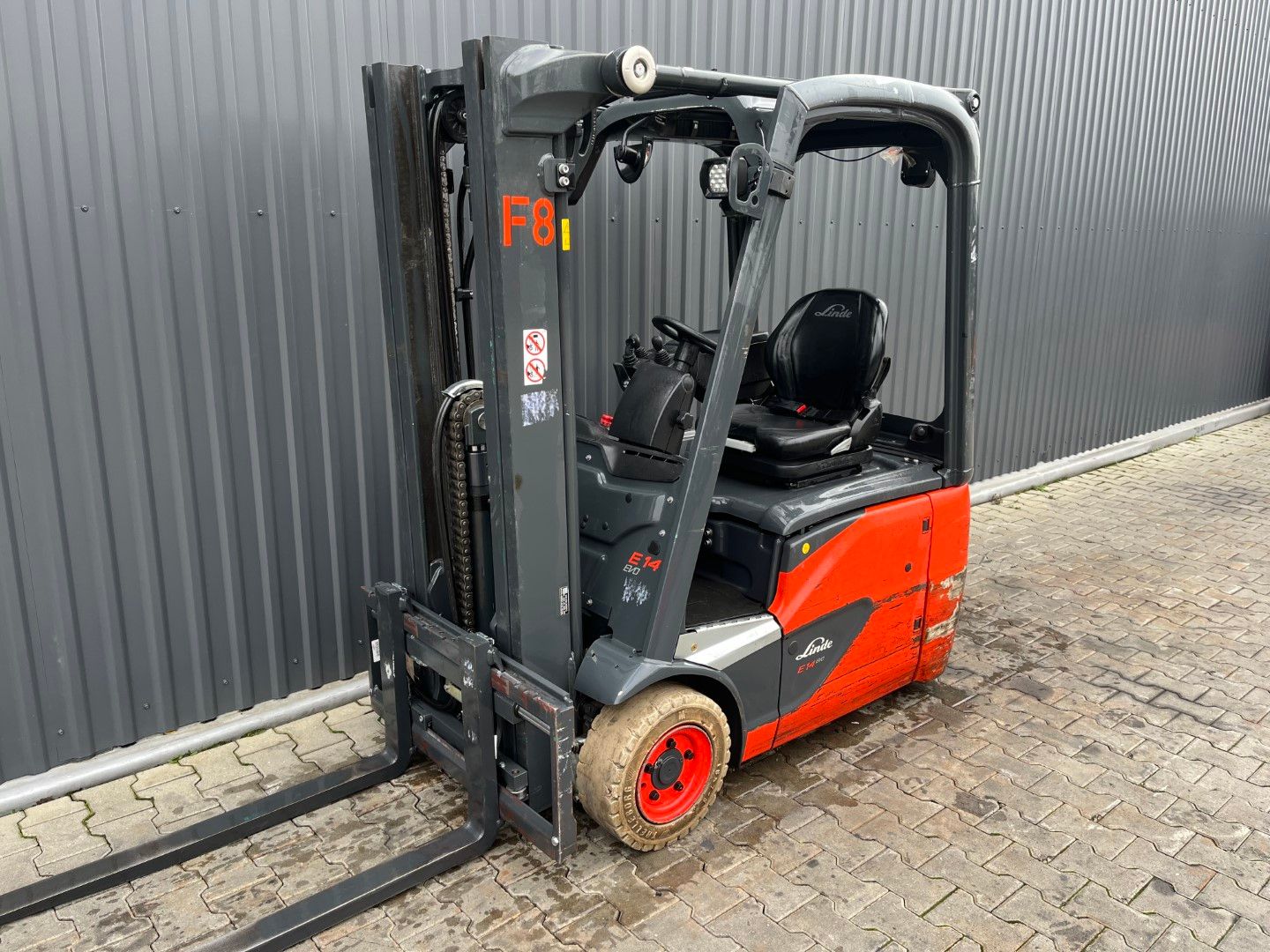 Linde E14-02