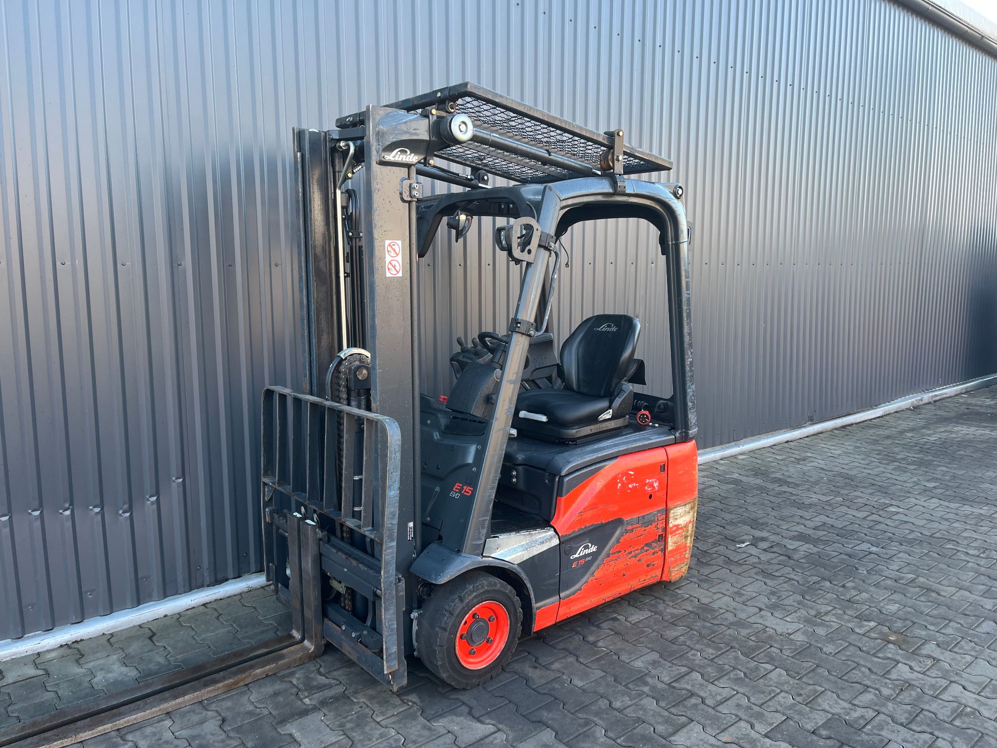 Linde E15-02