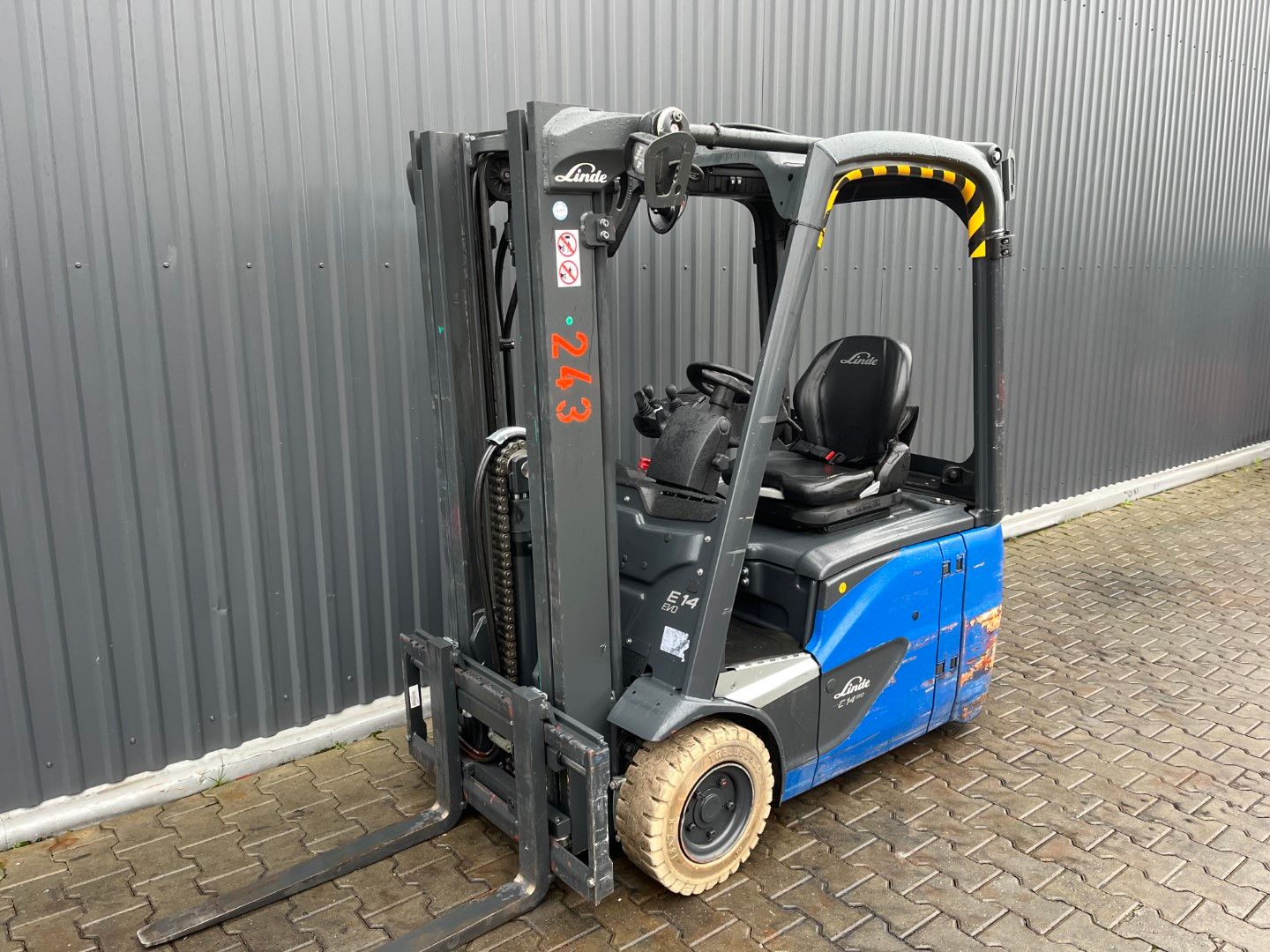 Linde E14-02