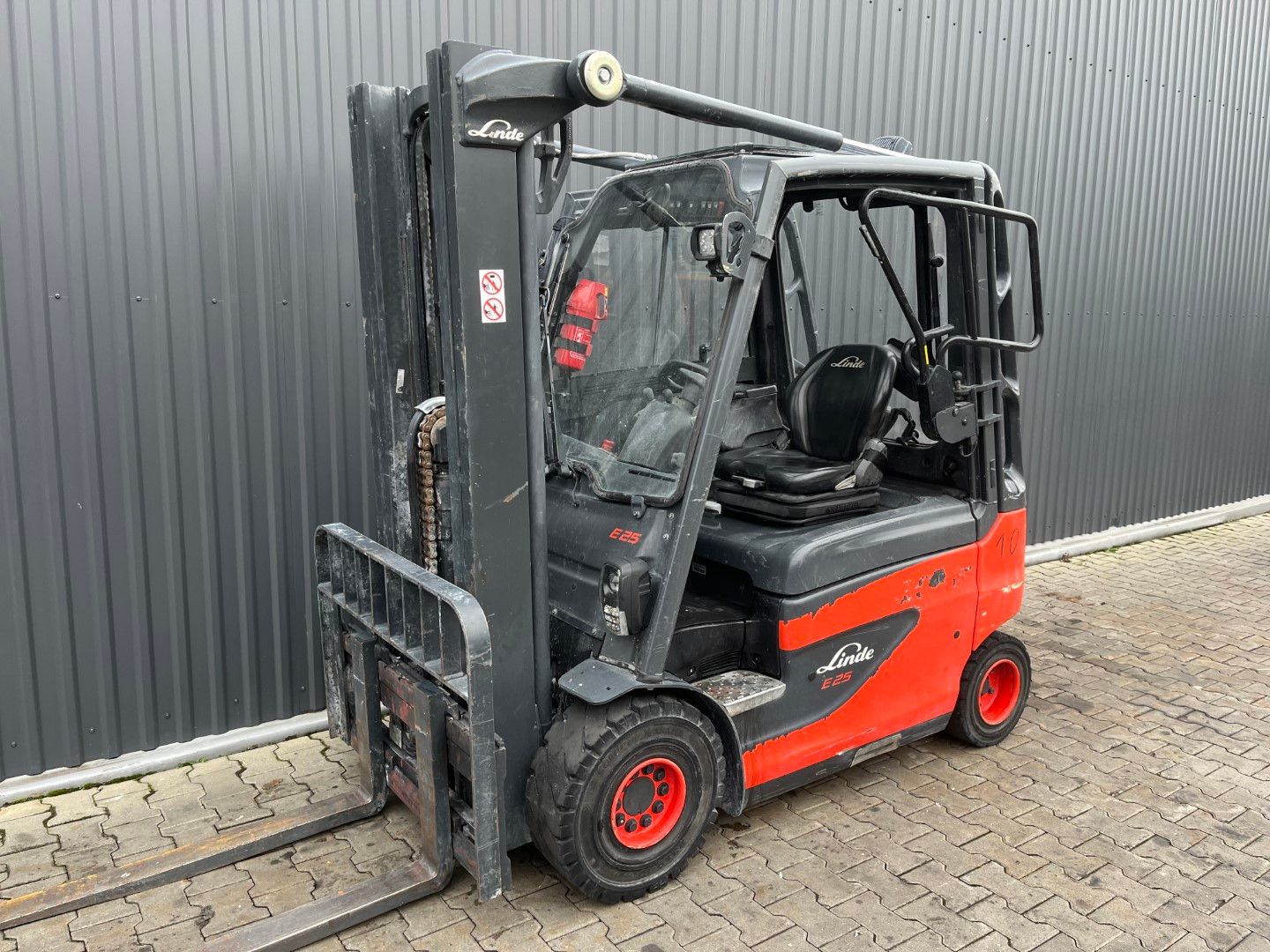 Linde E25-01