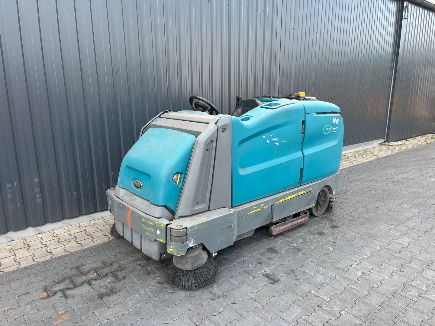 TENNANT M17