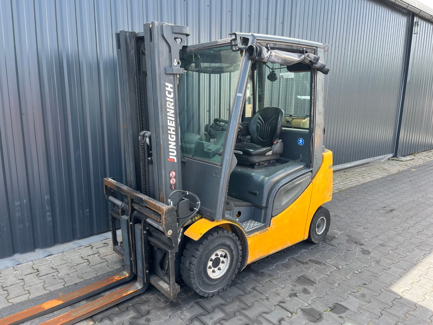 Jungheinrich TFG320s