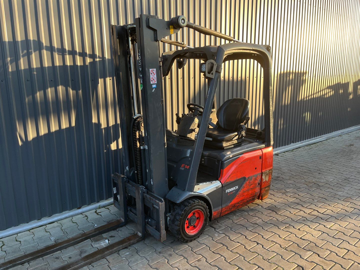Linde E14-02