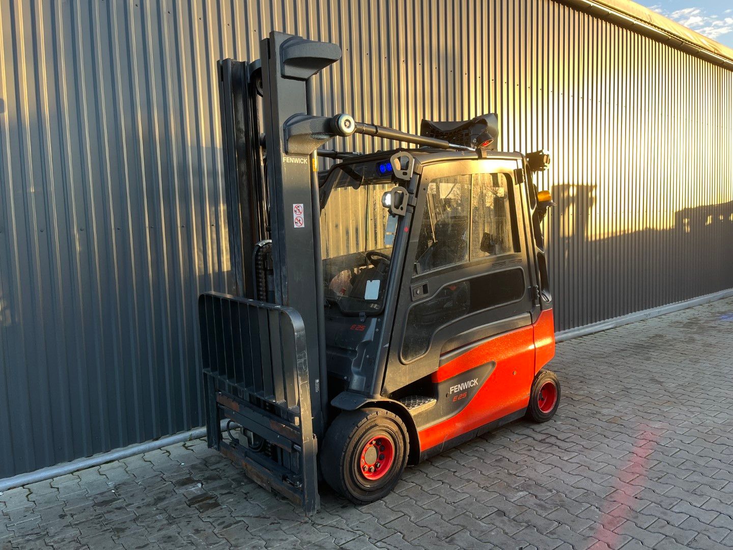 Linde E25-02